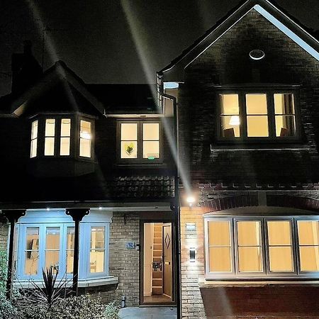 Spacious And Amazing 4 Bedroom Detached House Manchester Zewnętrze zdjęcie
